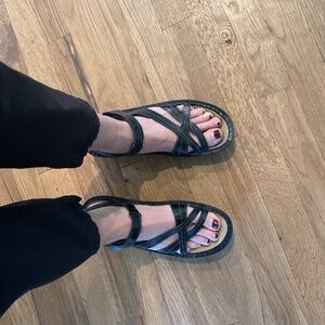 Black comfort sandal